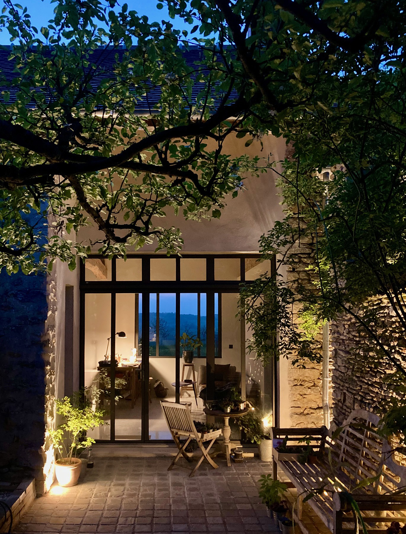 Extension vitrée et terrasse d'une maison près de Giverny